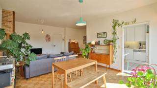 Charmant appartement de deux chambres à coucher avec terrasse orientée sud-ouest, situé à Wilrijk !L'appartement est situé à proximité des voies...