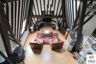 Composition :RDCH : Hall d'entrée communDeuxième étage : Hall d'entrée privatif : 16 m² avec toilette indépendante : 1,5 m², living : 40,54 m² ,...