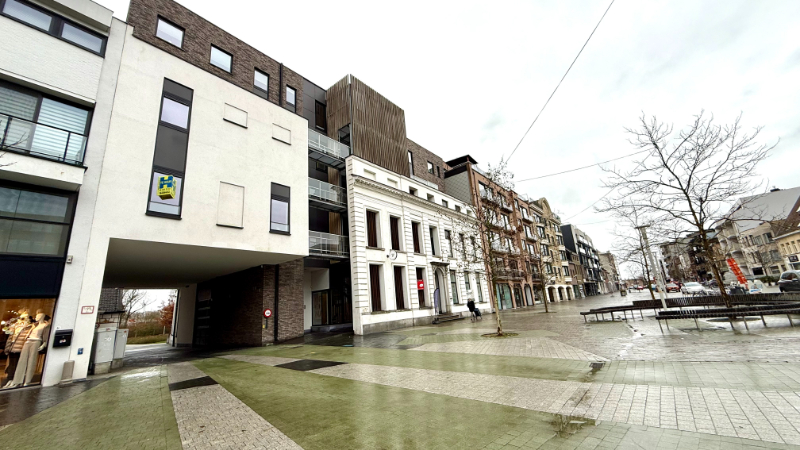 Volledig uitgerust en bemeubeld twee slaapkamer appartement in het hartje van Deinze - foto 1