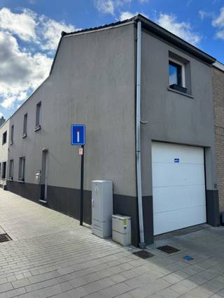 Instapklare halfopen bebouwing met 3 slaapkamers & 2 badkamers te Snaaskerke (Gistel) - Beschikbaar vanaf 1 september 2026Extra troeven:✔ EPC B✔ 10...