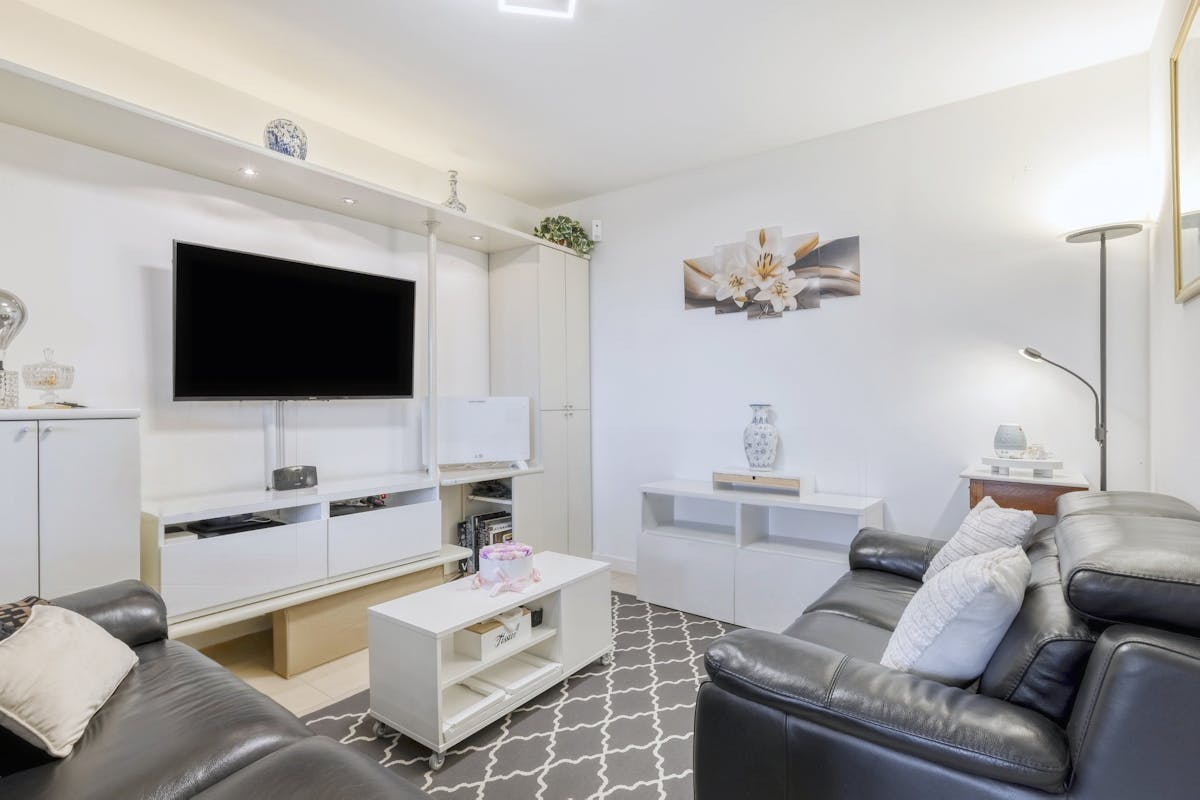 Apartment with 2 terraces and garage for sale in Wilrijk - photo 3