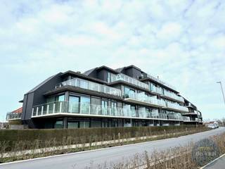 Ontdek dit prachtige dakappartement in het hart van Nieuwpoort-stad - een unieke kans voor wie op zoek is naar licht en een fenomenaal zicht. Dit...