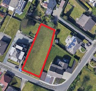 <p>immo DAVID stelt u deze prachtige Zuidwest gerichte bouwgrond voor van 11a20ca voor de constructie van een open bebouwing te Bekkerzeel.<br />Meteen bouwen volgens de nieuwste energetische normen en vele jaren zorgeloos genieten van uw woning die uitkijkt over de glooiende velden van Bekkerzeel? Dat kan perfect in de Notelaarsstraat. De aflopende grond zorgt voor een prachtig wijds gezicht op de velden en een goede afwatering rond de woning.<br /><br />De straat is rustig gelegen maar u bevindt zich niet ver van de belangrijkste invalswegen, ring en het bruisende hart van Asse dat u een ruime keuze aan winkels, restaurants en scholen aanbiedt. Liever wat cultuur opsnuiven? Dat kan in het Cultureel Centrum van Asse of tijdens de Hopduvel feesten.<br /><br />Voor bijkomende informatie en de stedenbouwkundige voorschriften nodigen wij u uit om contact met ons op te nemen.<br /><br />Bestuursmaatregelen in het maatregelenregister: in aanvraag</p>
