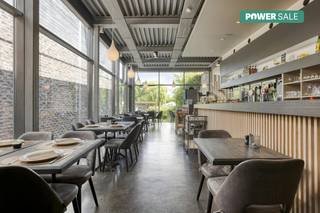 Op een perceel van 990 m² staat dit veelzijdige gebouw met moderne, industriële look te koop. Momenteel wordt dit pand uitgebaat als een...