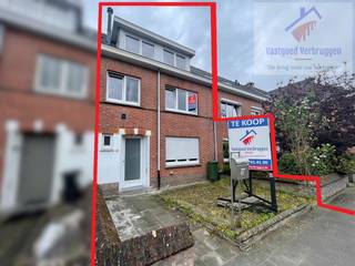 Deze woning is schitterend gelegen in het centrum, nabij openbaar vervoer, scholen, winkels en stadspark en biedt alles wat een koper zich kan...