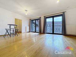 Casalina Real Estate heeft het genoegen u exclusief te koop aan te bieden: een prachtig 3-slaapkamerappartement gelegen op de 3e verdieping, met...