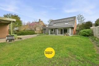 Instapklare open bebouwing op een ruim perceel met zonnige tuin en veel privacy. Deze verzorgde woning biedt een lichtrijke leefruimte met...