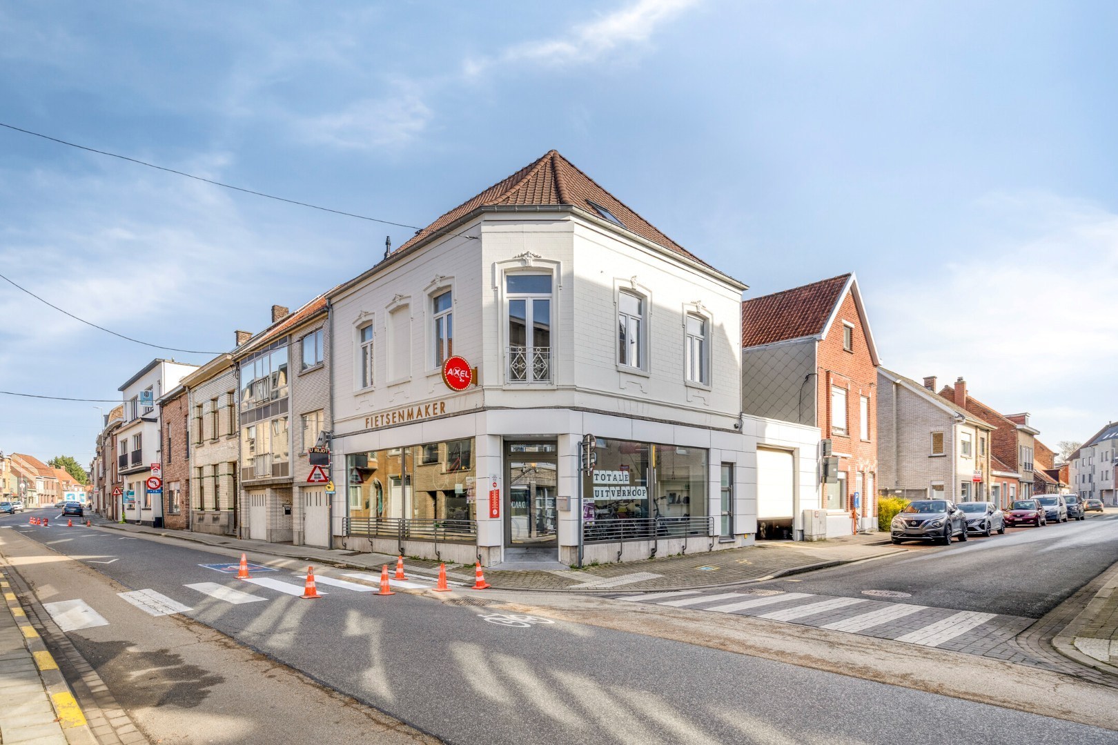 Commercieel pand met verder af te werken appartement en garage op topligging! - foto 3