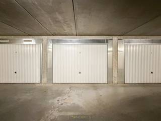 Praktische garagebox met CENTRALE LIGGING in Oostende biedt een VEILIGE en VLOT BEREIKBARE parkeer- of opslagoplossing in residentie “ICON II”...