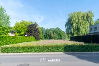 VALIMMAS verkoopt dit schitterend gelegen perceel bouwgrond voor een alleenstaande villa.... Cfr. verkavelingsvergunning dd 19/03/1965 met...