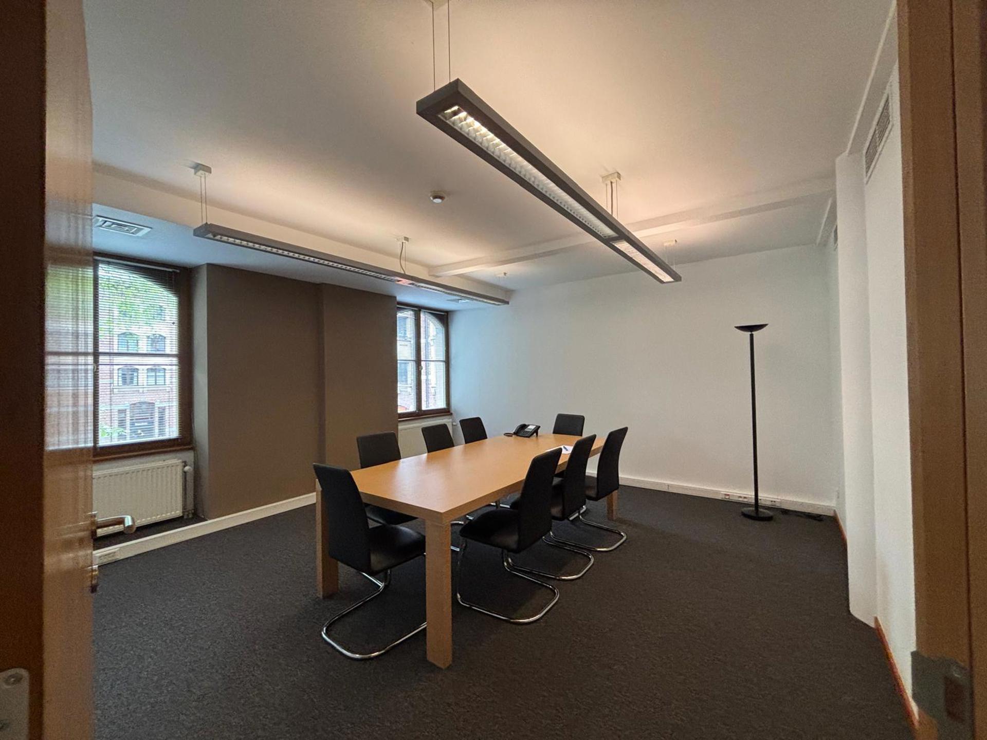 Commercial for rent in Ixelles - photo 2