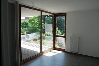 Rumbeeksesteenweg 434/1.018800 RoeselareDit recent en volledig afgewerkt dakappartement op de derde verdieping combineert modern comfort met een...