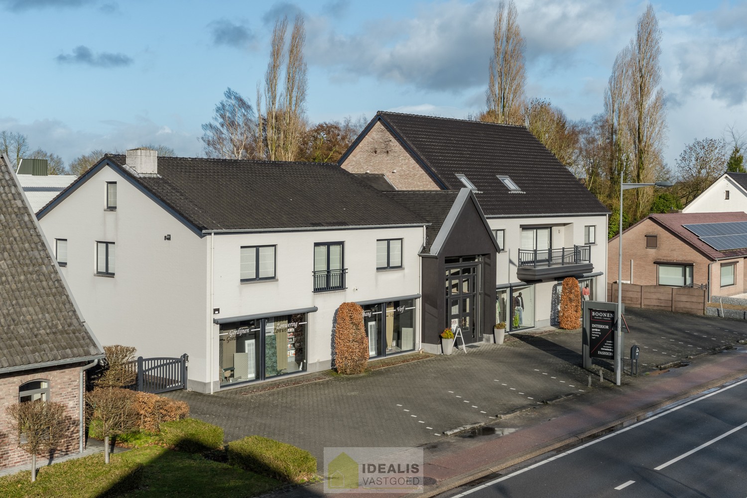 INSTAPKLARE HANDELSRUIMTE VAN MAAR LIEFST +- 410M² MET RIANTE WONING OP SCHITTERENDE COMMERCIËLE ZICHTLOCATIE!! - foto 2