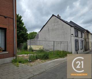 Découvrez ce terrain à bâtir idéalement situé dans la paisible et résidentielle Viaductstraat à Machelen. Avec une superficie d’environ 355 m² et...