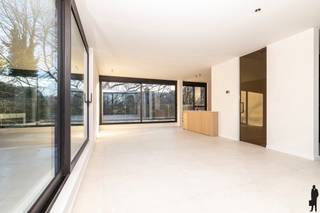 Huurprijs: 1.230 EUR per maand+ 220 EUR per maand gemeenschappelijke kosten incl. provisie warmtepomp+ 100 EUR per maand voor twee autostaanplaatsen...