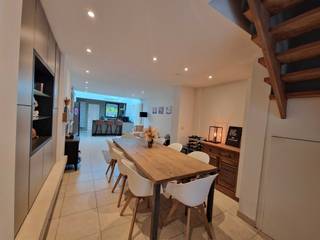 Instapklare woning met veel ingebouwde kasten op toplocatie in Elzestraat (Sint-Katelijne-Waver)Deze charmante en instapklare woning bevindt zich op...