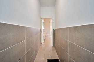 Deze ruime gezinswoning is gelegen op wandelafstand van winkels, scholen, openbaar vervoer, Dok-Noord en het centrum van Gent. Door haar ligging...