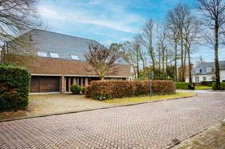 Unieke eigendom op 1.087m² met maar liefst 435m² bruikbare vloeroppervlakte !Ideaal voor vrij beroep, praktijk aan huis, co-housing of grote...