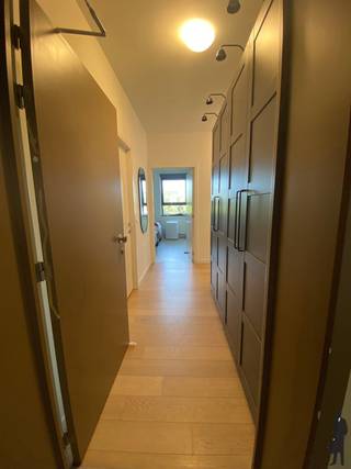 Ruim 2 slpk. appartement nabij het centrum van Hoogstraten.Indeling:-ruime inkom met toegang tot alle vertrekken-leefruimte met veel lichtinval en...