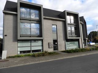 Appartement van ca 106m² op de eerste verdieping met 2 ruime slaapkamers op parket, badkamer metligbad, apart toilet, nachthal op parket, woonkamer...