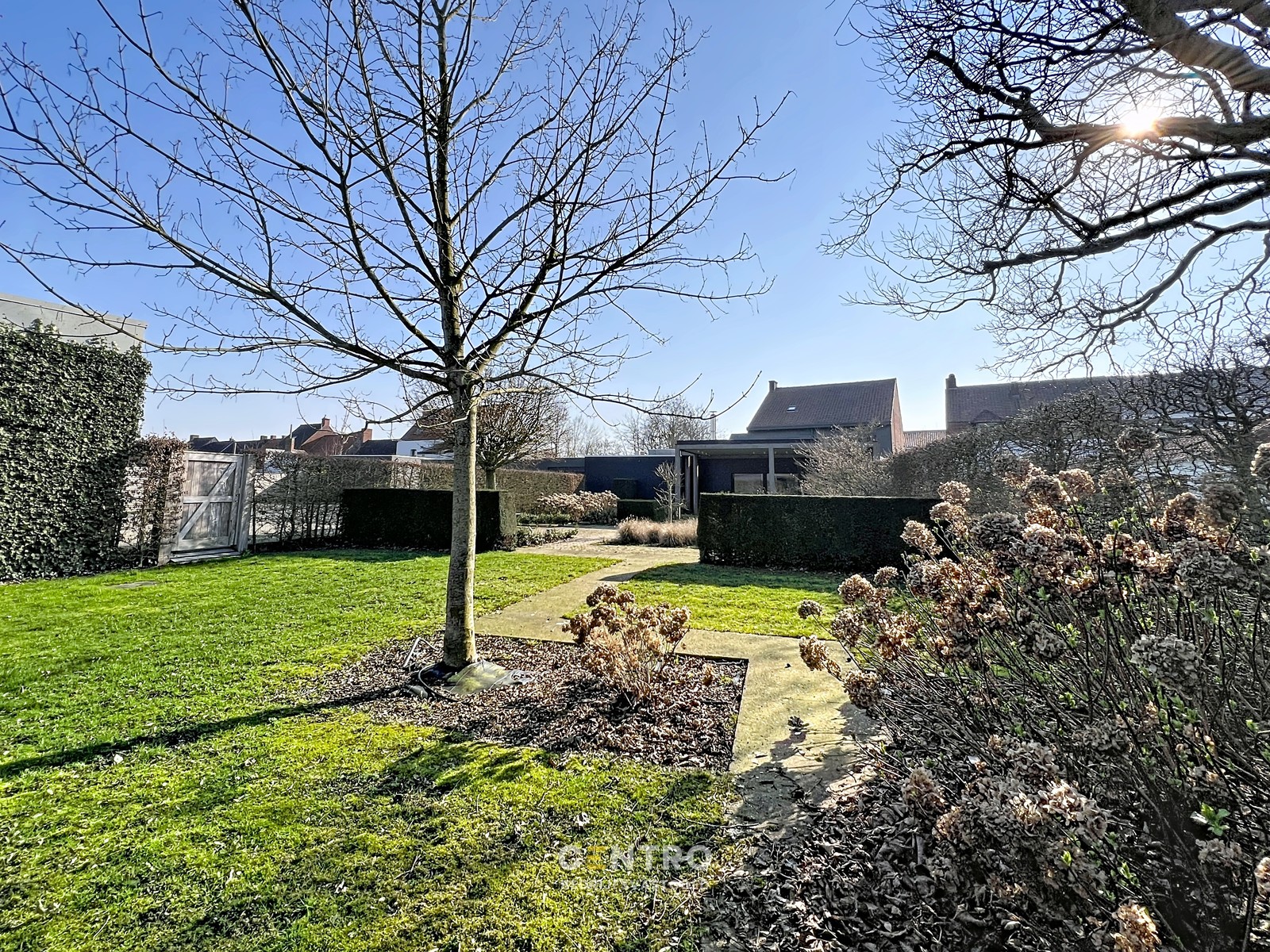 Luxueuze woning (4 slpks) + ruime showroom (of winkel, praktijkruimte, diensten, vrij beroep,...) met kantoor te Hooglede! - foto 4