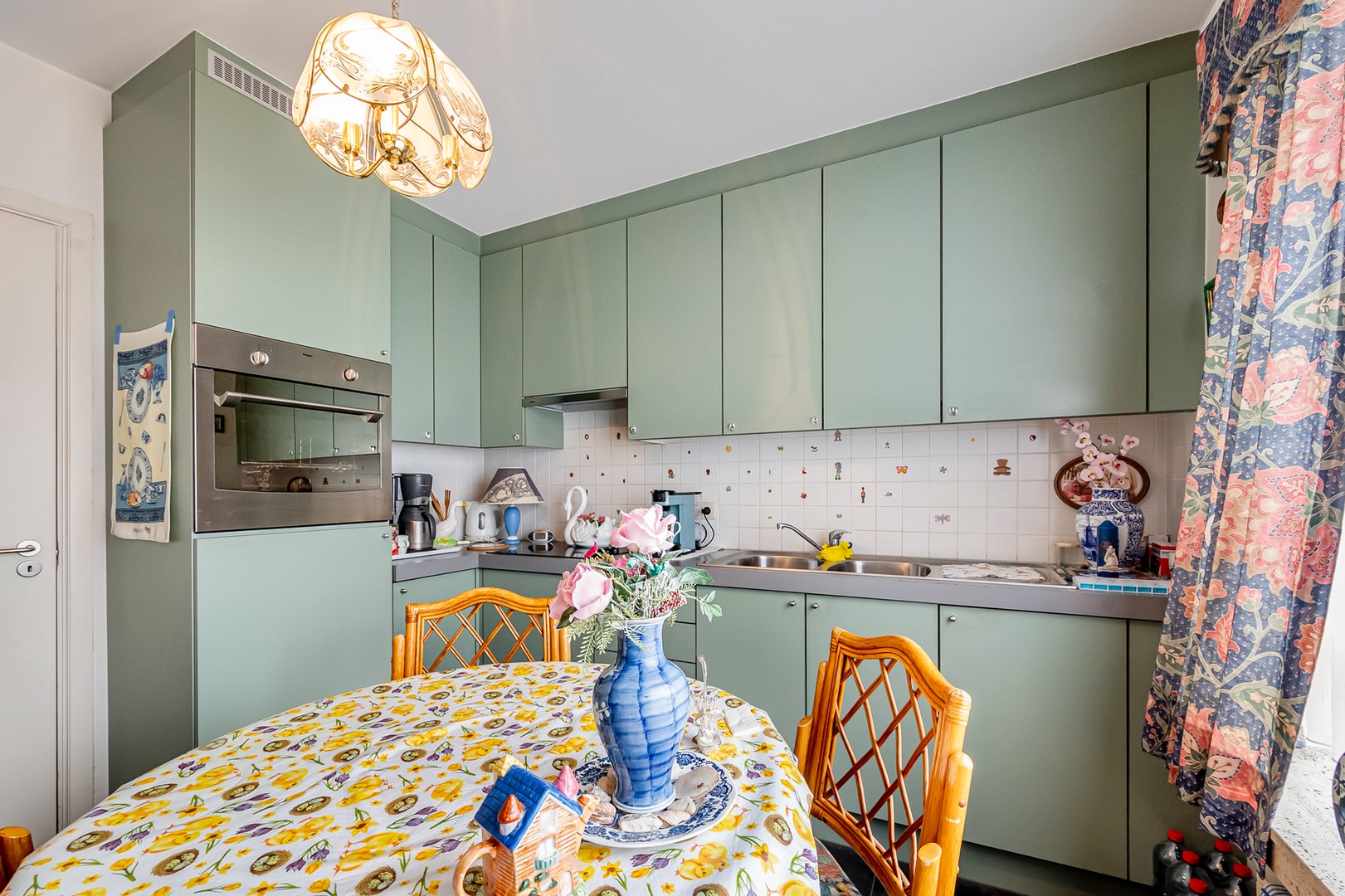 Knap en ruim appartement met 3 slkmrs, garage en er worden nog nieuwe pvc ramen geplaatst - foto 5