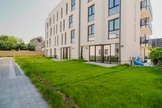 Energiezuinig nieuwbouw appartement met 2 slaapkamers en zonnig terras.Indeling:Inkomhal met vestiaire, berging en wc, keuken met eetkamer, een ruime...