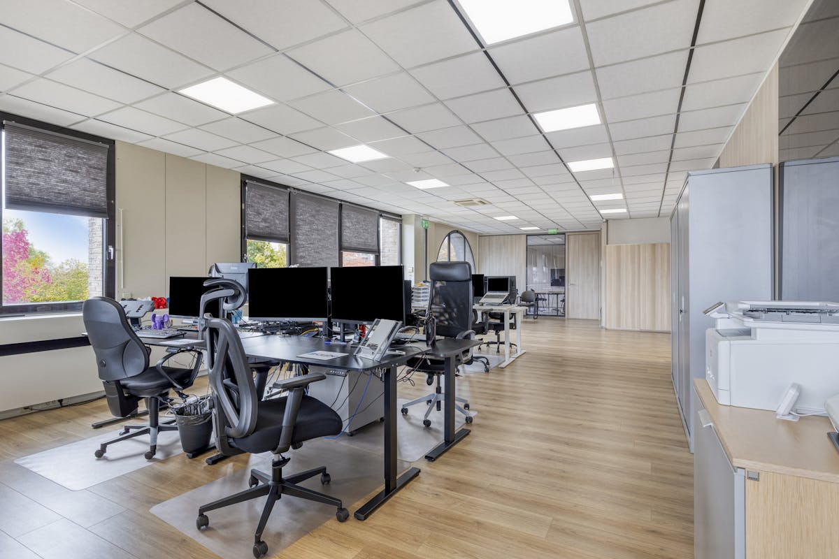 Bureau loué avec 6 espaces à vendre à Zaventem - photo 5