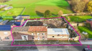 Unieke kans voor ontwikkelaars en investeerders! Deze landelijke gelegen bouwval op een perceel van 900 m² biedt...