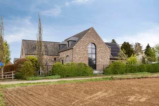Scherpenheuvel: exclusieve villa met 2 slaapkamers en biologische zwemvijver te koopDeze villa is rustig gelegen in Scherpenheuvel, met een vlotte...