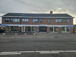 Dit handelspand in Geel-Larum heeft een vlotte verbinding met Geel, Olen en de omliggende gemeenten.De handelsruimte biedt heel wat mogelijkheden...