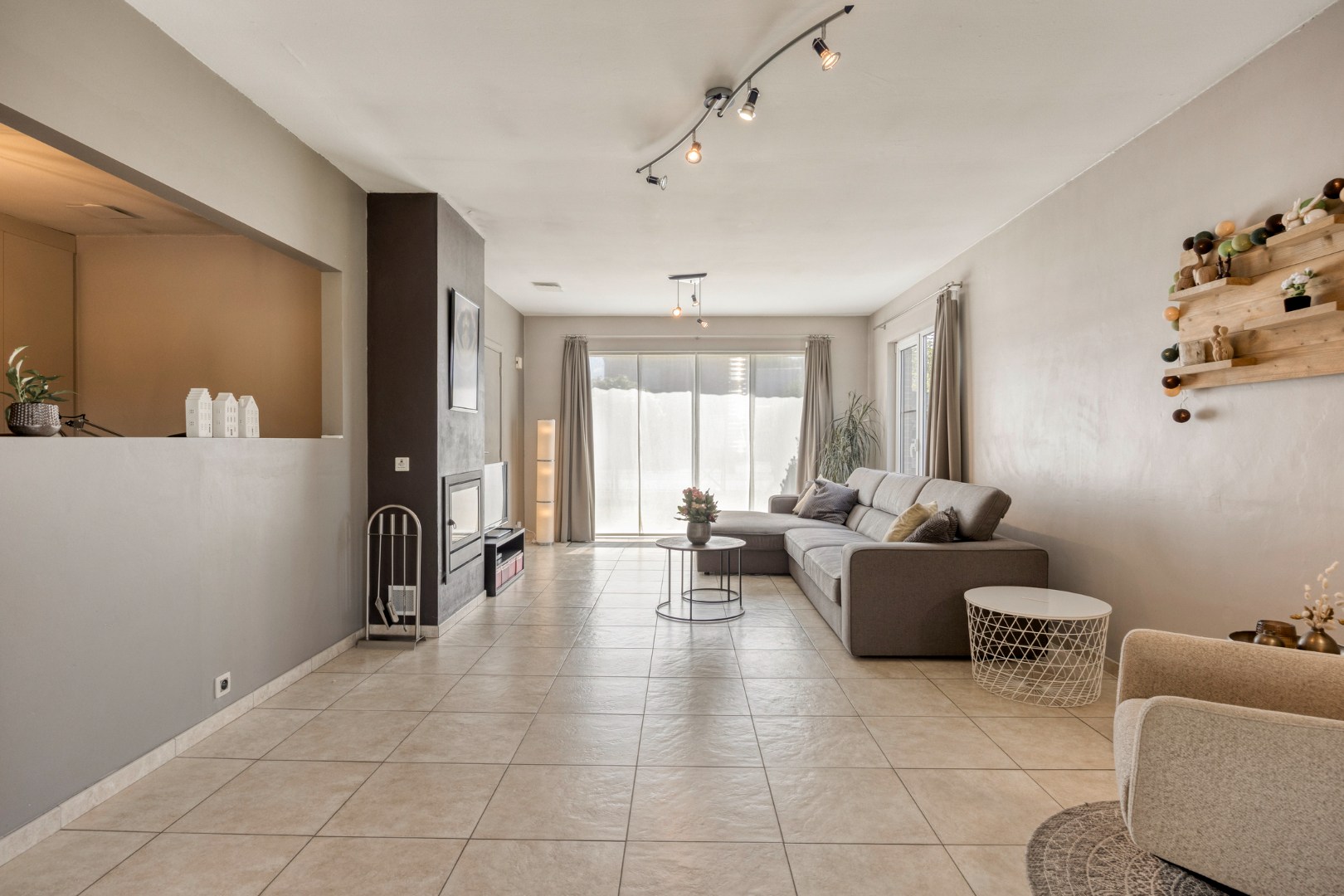 Ruime instapklare woning met 3 slpks op een perceel van 1.251 m² met prachtig uitzicht op achterliggend groen ! - foto 4
