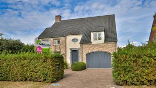 <p><span>In a residential area in Kontich we offer you this ready to move in villa (217m²) in pastoral style. The plot size is 686m².</span></p><p><span>The house is very quietly located in a residential area with little traffic. Despite the very quiet location you will find nearby connecting roads, stores, schools, public transport and so on. In short, a very quiet location and yet close to facilities.</span></p><p><span> </span></p><p><span>The property was built in 2002-2003 and provides you with all modern comforts. The current owner insisted on using only very high quality materials. Thus, all the tablets in the house are made of Carrara marble and in the living area there is natural stone (Roman bond).</span></p><p><span>Double glazing throughout with PVC joinery and gas central heating. The electricity conforms to the regulations of the AREI and both the facades and the roof (20cm) have sufficient insulation.</span></p><p><span>There is also a </span></p><p><span> </span></p><p><span>Layout:</span></p><p><span>We enter the house in the spacious entrance hall. Here is a separate guest toilet and a built-in vestry. </span></p><p><span>We walk on and reach the spacious and bright living space on natural stone. Large windows provide lots of natural light! </span></p><p><span>The dining/reception area is separated from the lounge by the fireplace. On the ground floor there is a fully equipped kitchen with all modern conveniences.</span></p><p><span>Adjacent to the kitchen there is a south-facing sun terrace with swimming pool.</span></p><p><span> </span></p><p><span>In the basement there are 2 bedrooms, a wet room with sauna and shower, 2 storage rooms and a bicycle shed.</span></p><p><span> </span></p><p><span>On the second floor there are 3 full-fledged bedrooms and 2 fitted bathrooms. The master bedroom has its own bathroom with bathtub and shower, as well as a dressing room. There is also a gas fireplace. The 2nd bedroom also features a mezzanine.</span></p><p><span> </span></p><p><span>Availability in consultation with the owner!</span></p><p><span> </span></p><p><span>I would like to sum up for you the assets of this exclusive family home:</span></p><p><span> </span></p><ul><li><span>Very quiet and green location and yet within walking distance from the center of Boechout, connecting roads, ...</span></li><li><span>Energy efficient house (2005) with all modern comforts </span></li><li><span>5 full bedrooms, 2 fitted bathrooms + sauna room with shower.</span></li><li><span>South facing sun terrace with swimming pool</span></li><li><span>Possibility to buy adjacent building land (1254m²)</span></li></ul><p><span> </span></p><p><span>EPC: 122 kWh/m² (B-label)</span></p><p><span>URBAN DEVELOPMENT IN APPLICATION</span></p><p><span>P-score (plot score): D</span></p><p><span>G-score (building score): A</span></p><p><span> </span></p><p><span>For more info or a site visit call 03/449.42.41 or visit <span>www.habicom.be</span></span><span> </span></p><p><span>Know the value of your property?  Make a no-obligation appointment with our habicom expert in your area.</span></p><p><span> </span></p>