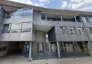 <div>
<div>
<div><strong>Ideale Investeringskans!</strong></div>
</div>
</div>
<div>
<div>
<div>
<div>
<div>
<div>
<div>
<div>
<div>
<p>Dit duplex appartement, gelegen in het hart van Herentals, biedt een uitstekende kans voor investeerders. De gunstige ligging in een bruisend stadscentrum, gecombineerd met de reeds aanwezige huurder, zorgt voor een directe en stabiele huurinkomst.</p>
<h4>Kenmerken van het Appartement:</h4>
<ul>
<li><strong>Ruime Slaapkamer:</strong> Het appartement beschikt over een ruime slaapkamer, perfect voor een comfortabel verblijf.</li>
<li><strong>Op te Frissen:</strong> Dit appartement biedt de mogelijkheid om het naar eigen smaak op te frissen en te moderniseren, waardoor de waarde alleen maar kan toenemen.</li>
<li><strong>Huurder Aanwezig:</strong> Met een huurder die al in het appartement verblijft, kunt u direct rendement halen uit uw investering.</li>
</ul>
<h4>Extra Voordelen:</h4>
<ul>
<li><strong>Garage:</strong> Geen zorgen over parkeerplek! Er is een garage is extra bij aan te kopen aan 15.000 euro.</li>
<li><strong>Buiten Zitruimte:</strong> Geniet van de buitenlucht op de 16m² grote zitruimte direct aan het appartement. Ideaal voor ontspanning of een gezellig samenzijn met vrienden en familie.</li>
</ul>
<h4>Ligging:</h4>
<p>Gelegen in het centrum van Herentals, heeft u alle voorzieningen binnen handbereik. Winkels, restaurants, openbaar vervoer bevinden zich op loopafstand. Dit maakt het appartement niet alleen aantrekkelijk voor huurders, maar ook voor toekomstige eigen bewoning.</p>
<h4>Interesse?</h4>
<p>Neem vandaag nog contact met ons op voor meer informatie of om een bezichtiging te plannen. Dit is een buitenkans die u niet wilt missen!<br /><br />info@denimmo.be of 0475/58.02.89</p>
</div>
</div>
</div>
</div>
</div>
</div>
</div>
</div>
</div>