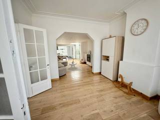 Gerenoveerde woning met riante leefruimte en 3 slaapkamers pal in het centrum van Lint.De ruimte en lichtinval in huis zorgen voor een aangename...