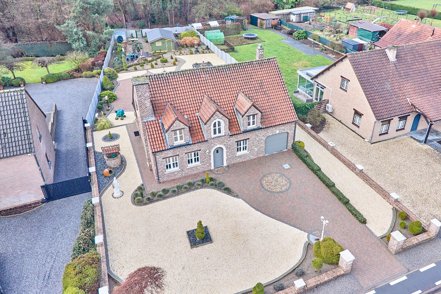 Goed onderhouden woning op ruim perceel in een bosrijke omgeving te Beringen. - foto 2