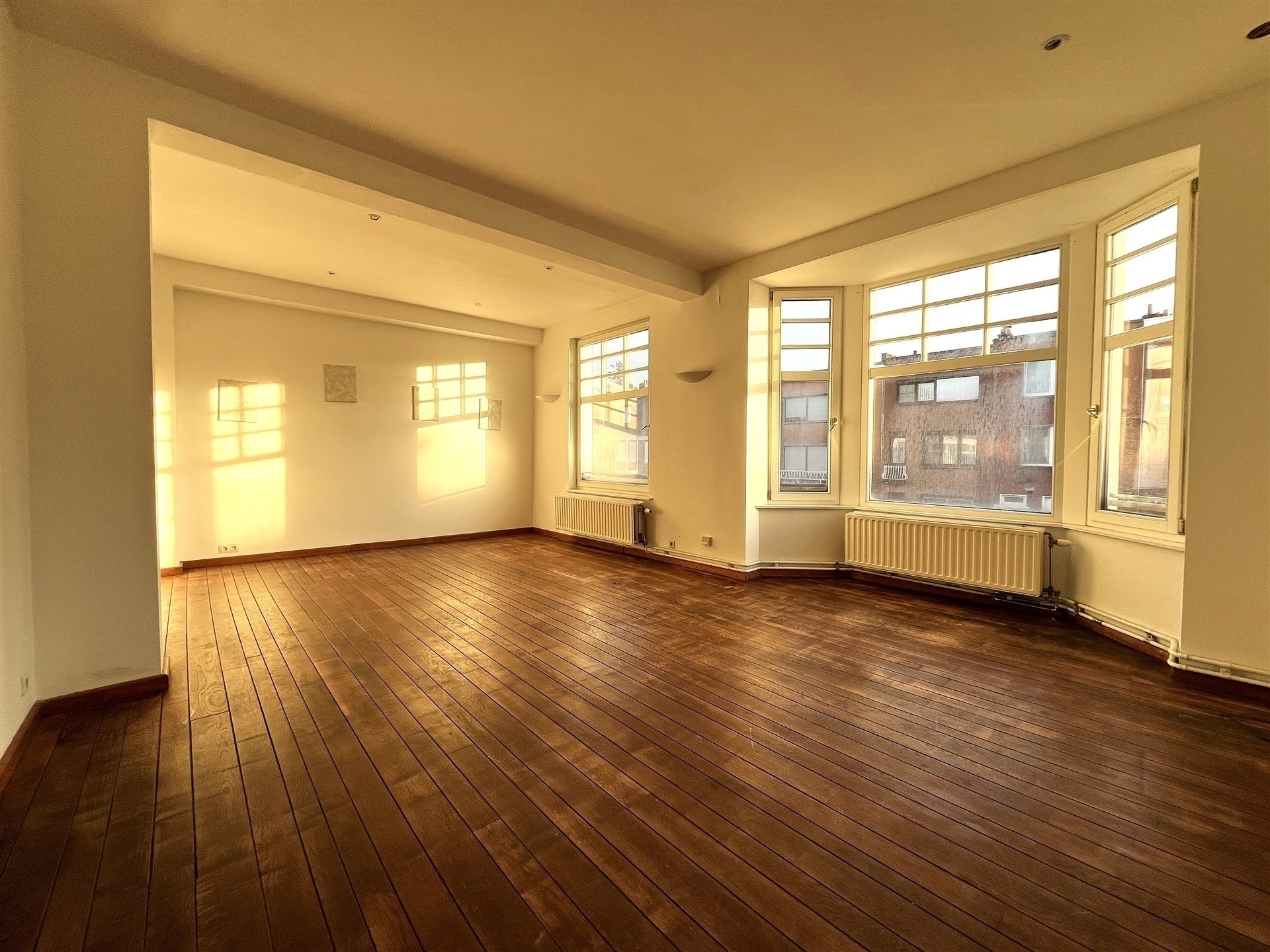 Appartementsgebouw met parking en zeer grote tuin! - foto 4
