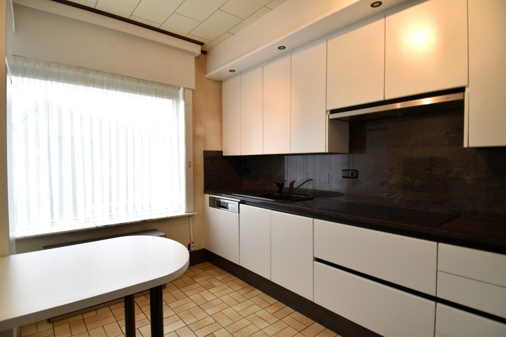 Halfopen bebouwing met 2 slaapkamers, garage en tuin in landelijke omgeving te koop in Gullegem - foto 5