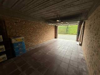 Garage for rent in Berchem-Sainte-Agathe