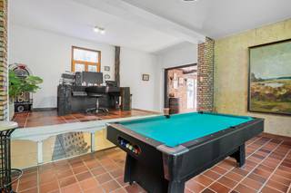 Gelegen op een schitterend perceel van bijna 6.000 m² biedt deze karaktervolle hoeve te Ranst een unieke combinatie van authenticiteit,...