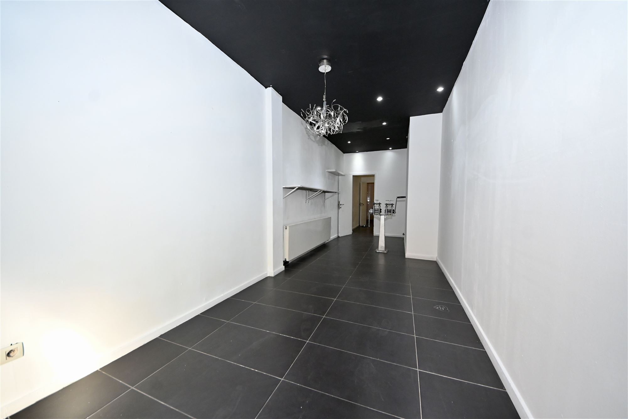 Handelsruimte met duplex appartement en tuin. - foto 2