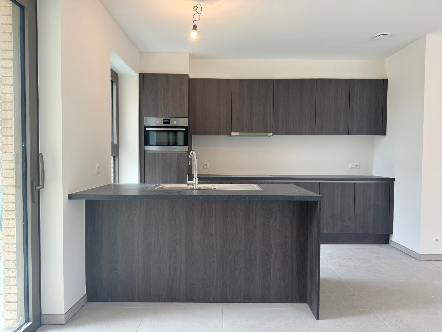 Stijlvol en energiezuinig nieuwbouwappartement met 2 slaapkamers en afgesloten garagebox in Veurne - foto 3