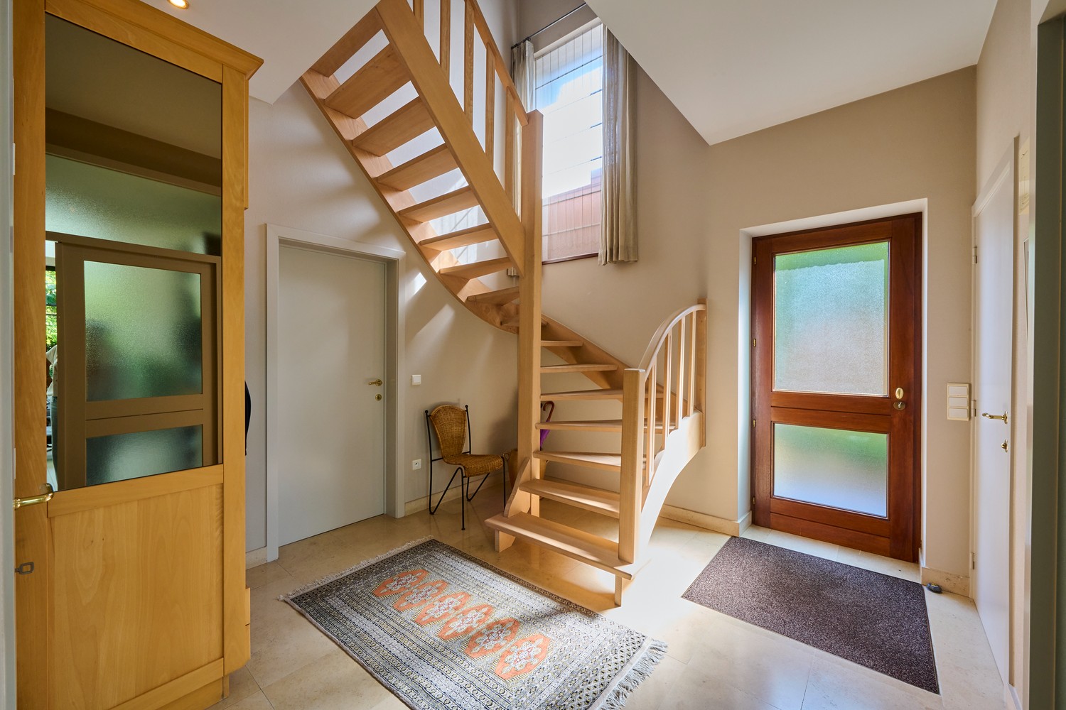 Karaktervolle energiecorrecte vrijstaande woning met praktijkruimte, 4/5 slaapkamers en zuidgerichte parktuin - foto 5