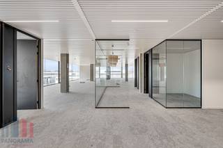 Bent u op zoek naar een unieke kantoorruimte op een <strong>toplocatie met onmiddellijke verbinding naar belangrijke snelwegen</strong>? Dan is deze kantoorruimte van 619 m² op de 1ste verdieping van de innovatieve en <strong>hypermoderne bedrijvencampus 'O-Forty' </strong>precies wat u zoekt. Gelegen naast op- en afrit 9 Oostkamp én met visibiliteit langs de E40 biedt deze ruimte een uitstekende bereikbaarheid.<br /><br />De kantoren zijn casco+ afgewerkt met klimaatplafond en tapijttegels. U kunt ook gebruik maken van de gemeenschappelijke refter/ontspanningsruimte en extra vergadermogelijkheden (en seminarie ruimtes) in toren 'B'. <br /><br />Deze bedrijvencampus biedt nog vele andere voordelen, zoals een event space, coworking space, foodbar, fitness, padel, badgesysteem, pakjesmuur en ruime boven en ondergrondse parkeermogelijkheden. Onmiddellijk beschikbaar!<br /><br />Neem contact op met<strong> PANORAMA B2B</strong> voor bijkomende inlichtingen, plannen of een vrijblijvend plaatsbezoek via <strong>0479 70 70 73</strong>.