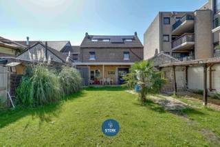 RUIME GEZINSWONING MET 7 SLPKS + 2 BADKAMERS NABIJ DE NEDERLANDSE GRENS ! <br /><br />We vinden deze gesloten woning met een bewoonbare oppervlakte van 208 m² terug op een perceel van 3a 25ca in Smeermaas-Lanaken. <br /><br />Voor meer informatie, neem zeker een kijkje op onze website via de volgende link: <br />https://www.sterkvastgoedmakelaars.be/detail/te-koop-woning-lanaken/7630215?dosearch=True&flowstatus=ForSale,ForSaleReserved,ForSaleWithBid,ToCompleteForSale,SoldUnderReserve,Sold&pageindex=1&pagesize=12&searchpage=ForSale&sortdirection=DESC&sortfield=pub_flowstatus&transactiontype=Sale