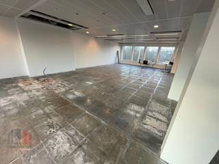 Bureau de 371 m² à louer avec visibilité du R0 à Zellik. L'espace qualitatif à un ascenseur, airco etc. et est situé dans le Exiten business park...