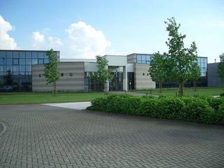 UNIEK REPRESENTATIEF KANTORENCOMPLEX MET KANTOREN VANAF 25M² MET RUIME PARKING, CENTRAAL GELEGEN TE OPGLABBEEK.BESCHIKBAARHEID OP AANVRAAG. INFORMEER...