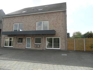 Gezellig duplexappartement met 2 slaapkamers op 1ste verdieping: * Indeling: inkomhal, toilet, woonkamer, keuken, 2 slaapkamers, badkamer,...