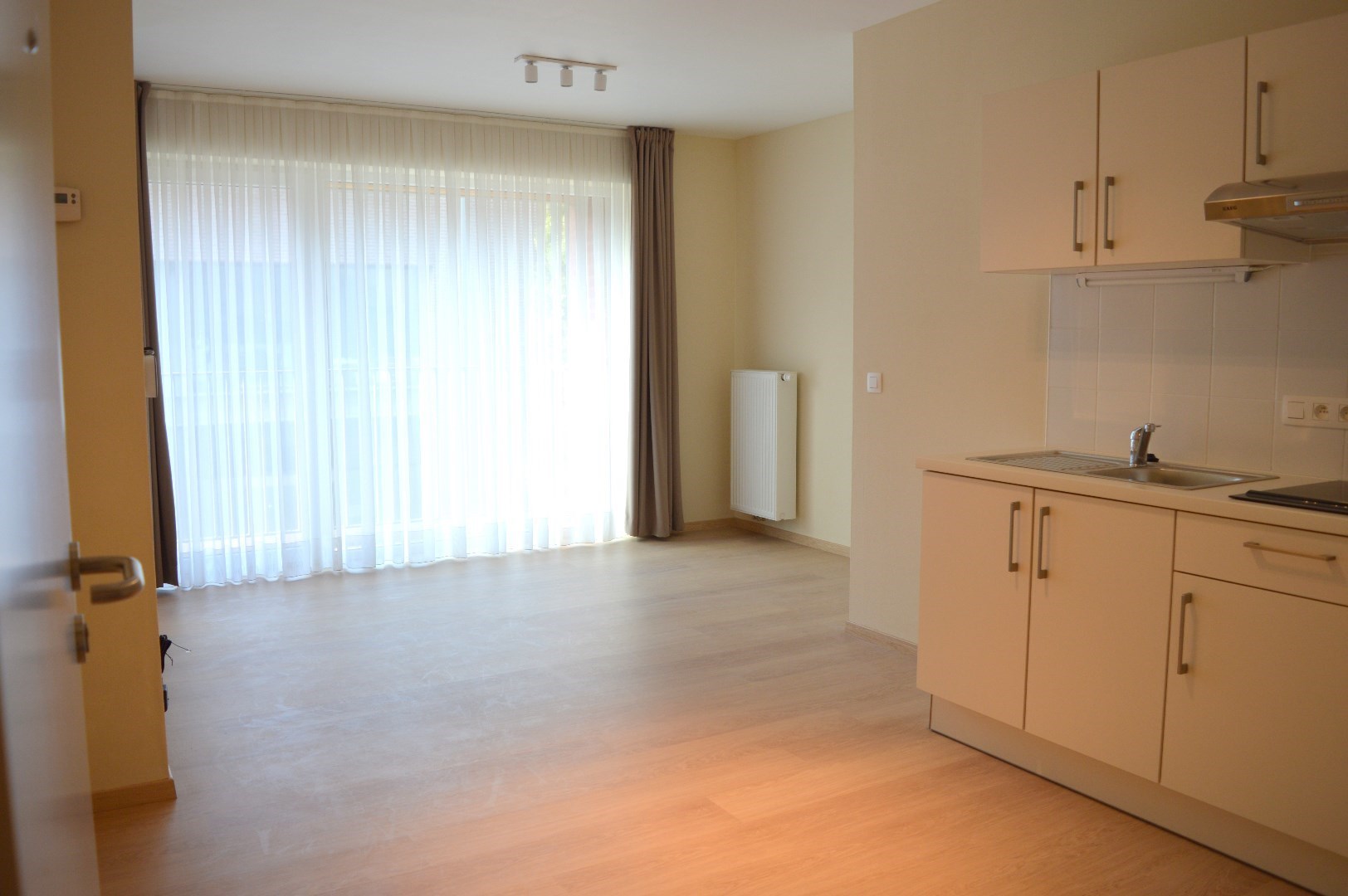 Instapklare serviceflat met 1 slaapkamer met gemeenschappelijke tuin - foto 4