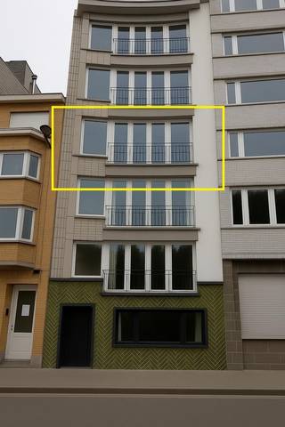 Op één van de mooiste liggingen van Oostende heten wij u welkom in de residentie genaamd “Epsom”<br />Koop een splinternieuw appartement aan onder het stelsel van de registratierechten: 2 % of 12 % op de aankoopprijs.<br />Ontdek dit <strong>volledig gerenoveerde appartement</strong> op toplocatie in het hart van <strong>bruisend Oostende</strong>. Met zijn <strong>adembenemend zeezicht</strong>, <strong>zonnig terras</strong> en <strong>kwalitatieve afwerking</strong> is dit een echte parel aan de kust.<br />Gelegen op slechts <strong>200 meter van de Zeedijk</strong>, bevindt u zich hier op wandelafstand van winkels, restaurants, cafés en de vele bezienswaardigheden die Oostende te bieden heeft.<br /><strong>Indeling:</strong><br />Dit appartement bevindt zich op de <strong>3de verdieping</strong> van een kleinschalig gebouw met <strong>slechts één appartement per verdieping</strong>, wat zorgt voor maximale rust en privacy.<br /><br />Het appartement bestaat uit:
<ul>
<li><span><strong>Inkomhal</strong> met gastentoilet</span></li>
<li><span><strong>Lichtrijke woonkamer</strong> en eetruimte met grote raampartijen, uitzonderlijk veel natuurlijk daglicht en <strong>prachtig zicht op zee en de Thermen van Oostende</strong></span></li>
<li><span><strong>Open, volledig uitgeruste keuken met kookeiland, voorzien van</strong> vaatwasser, combi-oven, elektrisch kookvuur, dampkap en ruime koelkast</span></li>
<li><span><strong>Badkamer</strong> met stijlvolle inloopdouche en lavabomeubel</span></li>
<li><span><strong>Twee volwaardige slaapkamers</strong>, met toegang tot het <strong>zonnige terras aan de achterzijde</strong></span></li>
</ul>
<strong>Dit appartement is momenteel in opbouw en wordt opgeleverd begin 2026, wees er als eerste bij zodat dit uw appartement wordt!</strong><br /><br /><strong>Extra troeven:</strong>
<ul>
<li><span>Gerenoveerd in <strong>2025</strong> met hoogwaardige materialen</span></li>
<li><span><strong>Eén appartement per verdieping</strong> – gegarandeerde privacy</span></li>
<li><span><strong>Individuele condensatieketel op aardgas</strong></span></li>
<li><span><strong>Elektriciteit conform het AREI</strong></span></li>
<li><span><strong>Asbestveilig</strong></span></li>
<li><span><strong>Het ganse gebouw werd volledig vernieuwd, inclusief gevel, lift, etc.</strong></span></li>
</ul>
<strong>📞</strong><strong> Interesse?</strong><br />Bent u op zoek naar een <strong>modern, instapklaar appartement met zeezicht</strong> in Oostende?<br />Neem dan snel contact op voor een bezoek!<br />📱 <strong>0495/50.69.20</strong><br />✉️ <strong>nicolas@jolieinvest.be<br /><br />De foto's die gebruikt worden zijn renders.</strong><br />